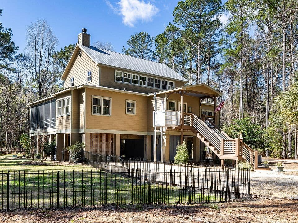 Luxury home at 1081 Shipmaster Court, Awendaw - sold for $1,004,090