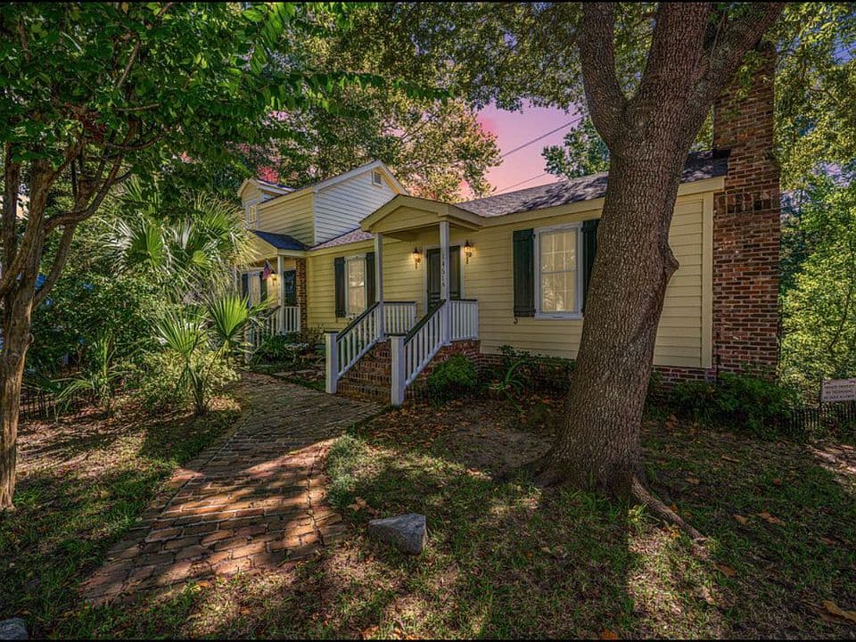 Luxury home at 1461 N Point Lane, Mount Pleasant - sold for $828,525