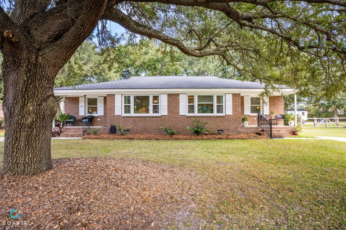 Luxury home at 1506 Lorenzo Street, Mount Pleasant - sold for $962,000
