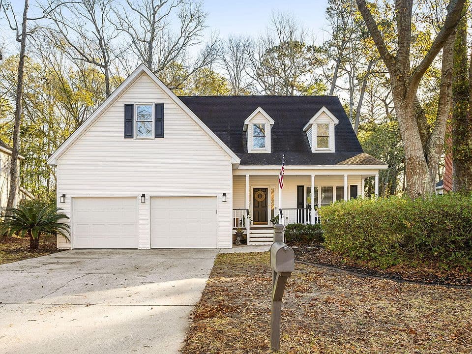 Luxury home at 2075 Middleburg Lane, Mount Pleasant - sold for $837,500