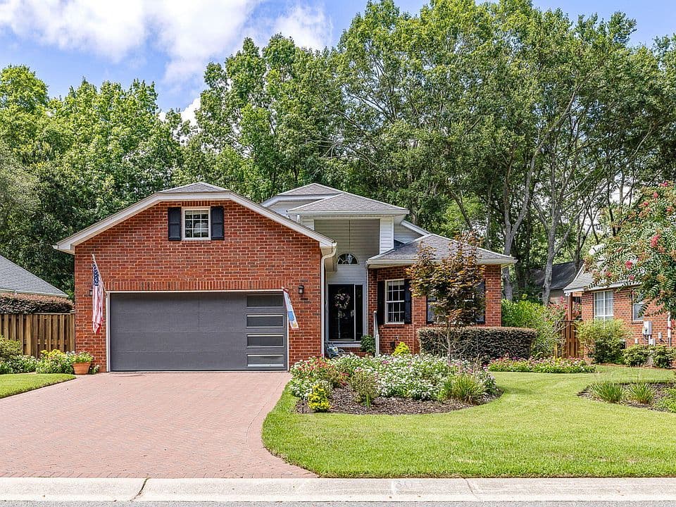 Luxury home at 303 Mount Royall Drive, Mount Pleasant - sold for $858,000