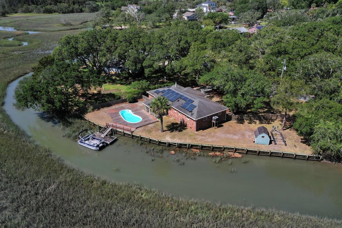 Luxury home at 665 Port Circle, Charleston - sold for $757,000